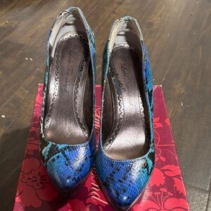 Lulu Townsend Blue Snake-Print Pointed Toe Pumps Cerise